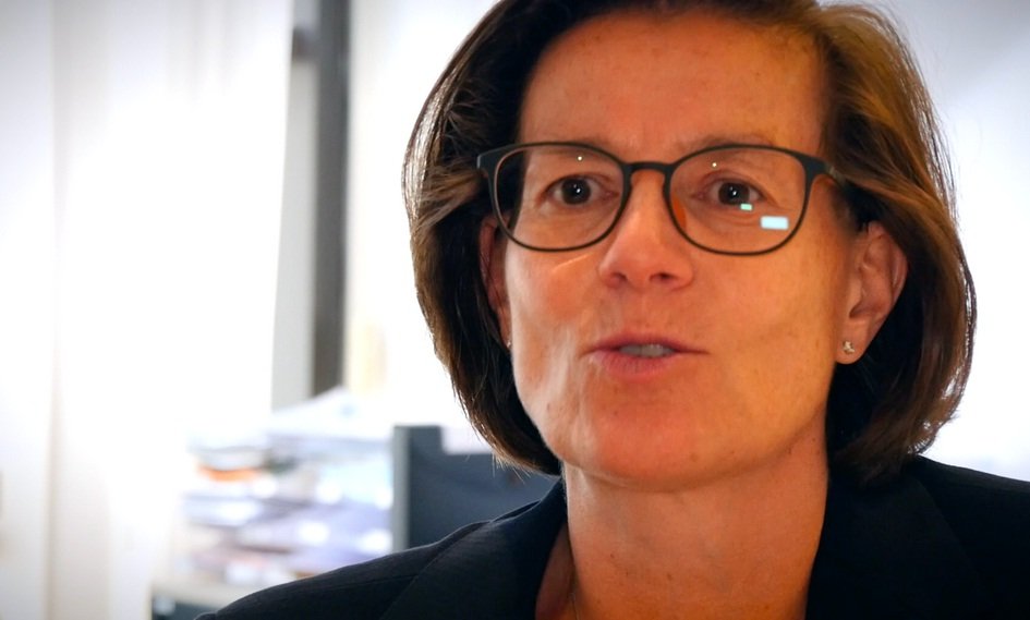 Un collectif veveysan veut la tête de la syndique, Elina Leimgruber
